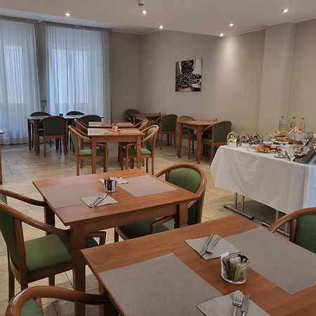 Hotel Lux Alessandria Exterior photo