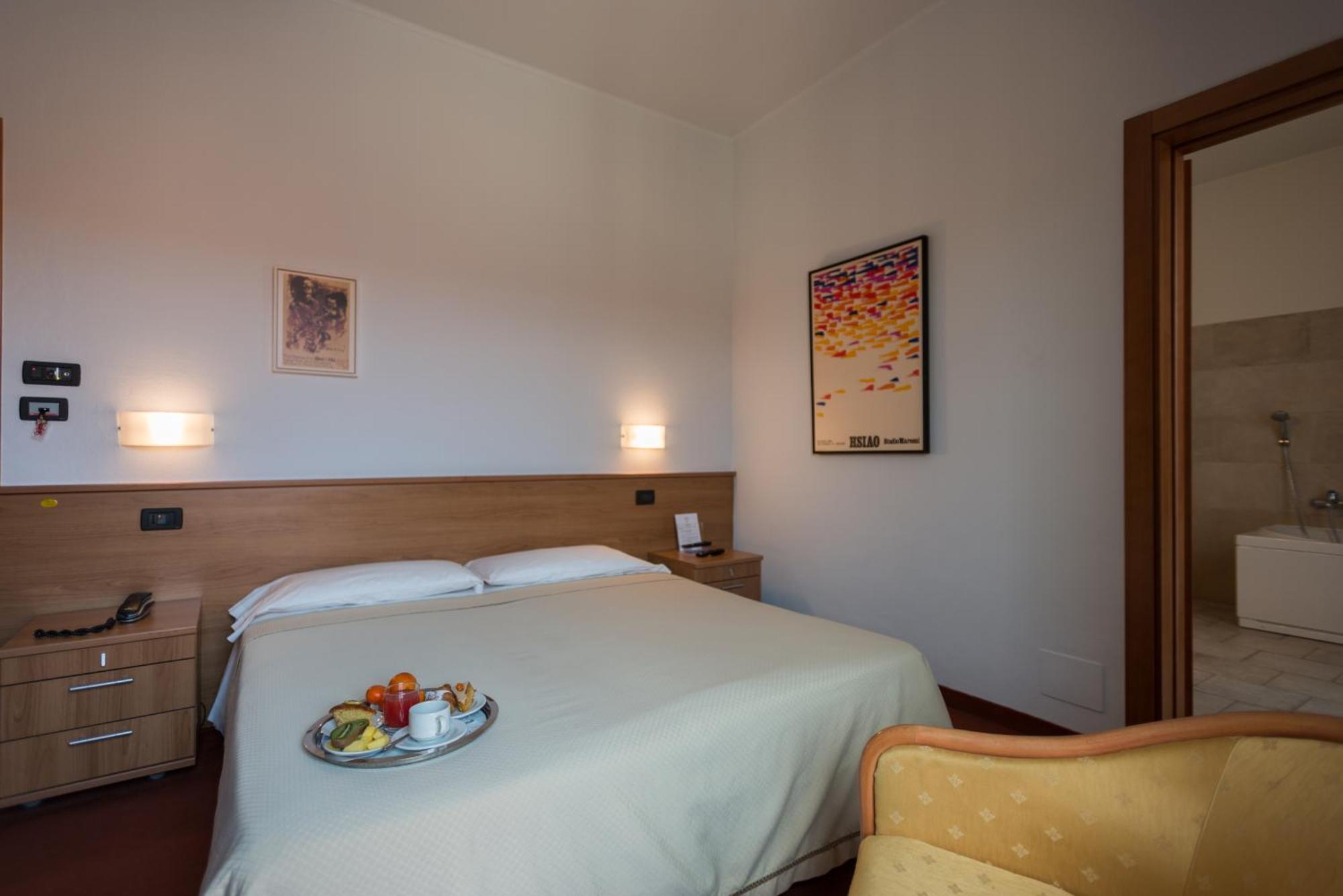 Hotel Lux Alessandria Exterior photo