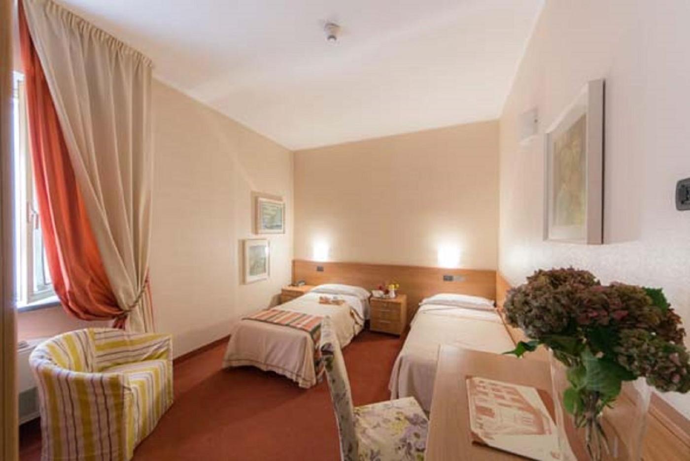 Hotel Lux Alessandria Exterior photo