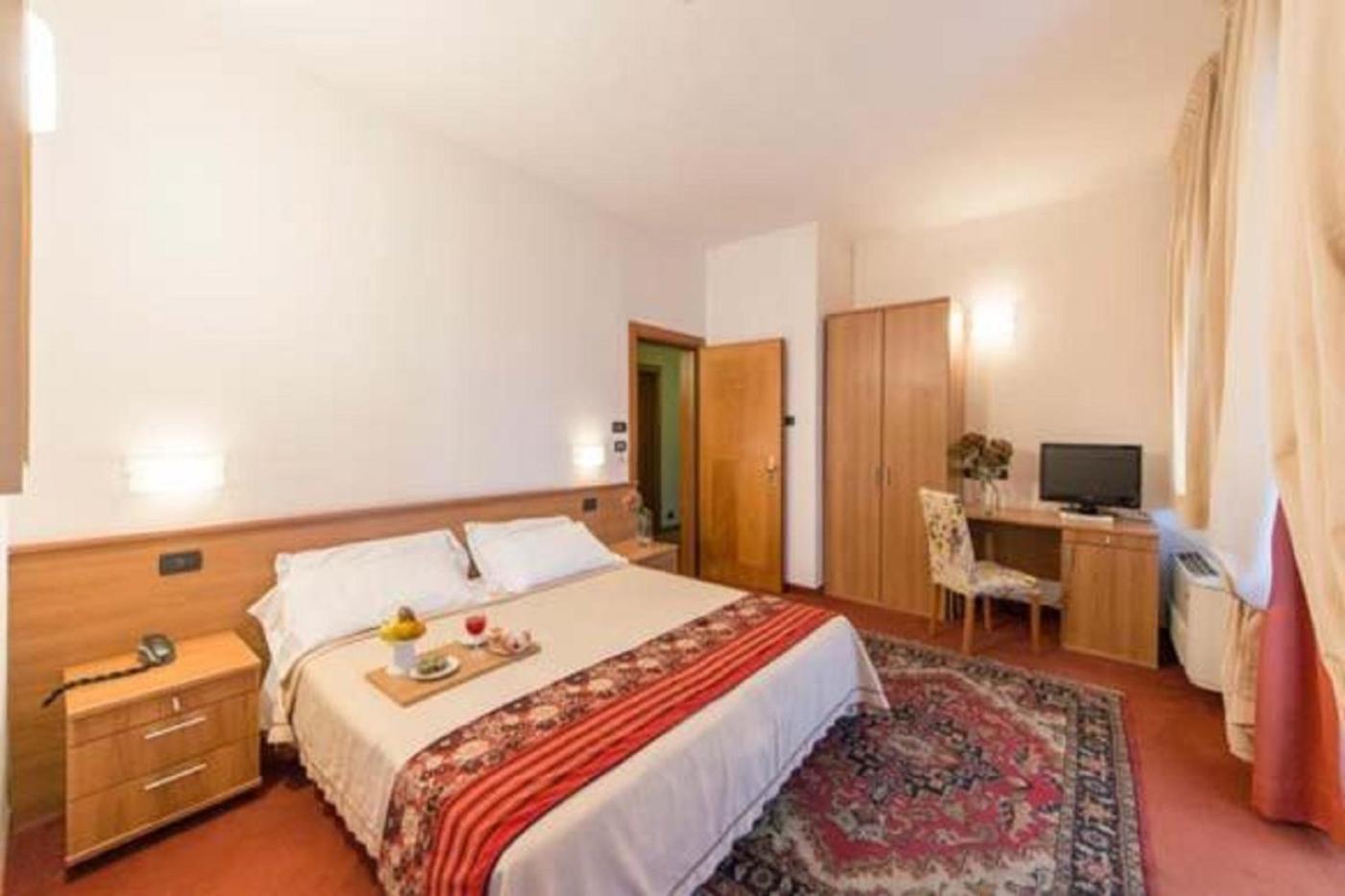 Hotel Lux Alessandria Exterior photo