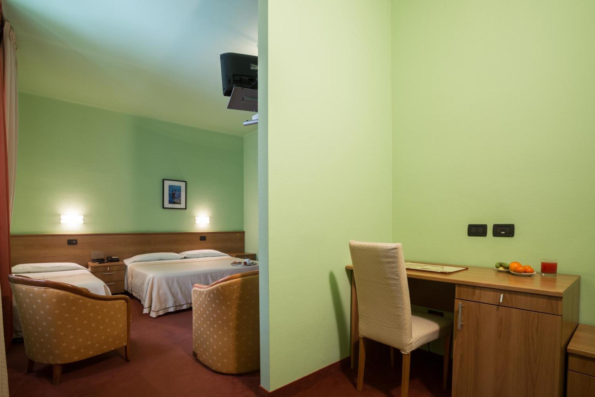 Hotel Lux Alessandria Exterior photo