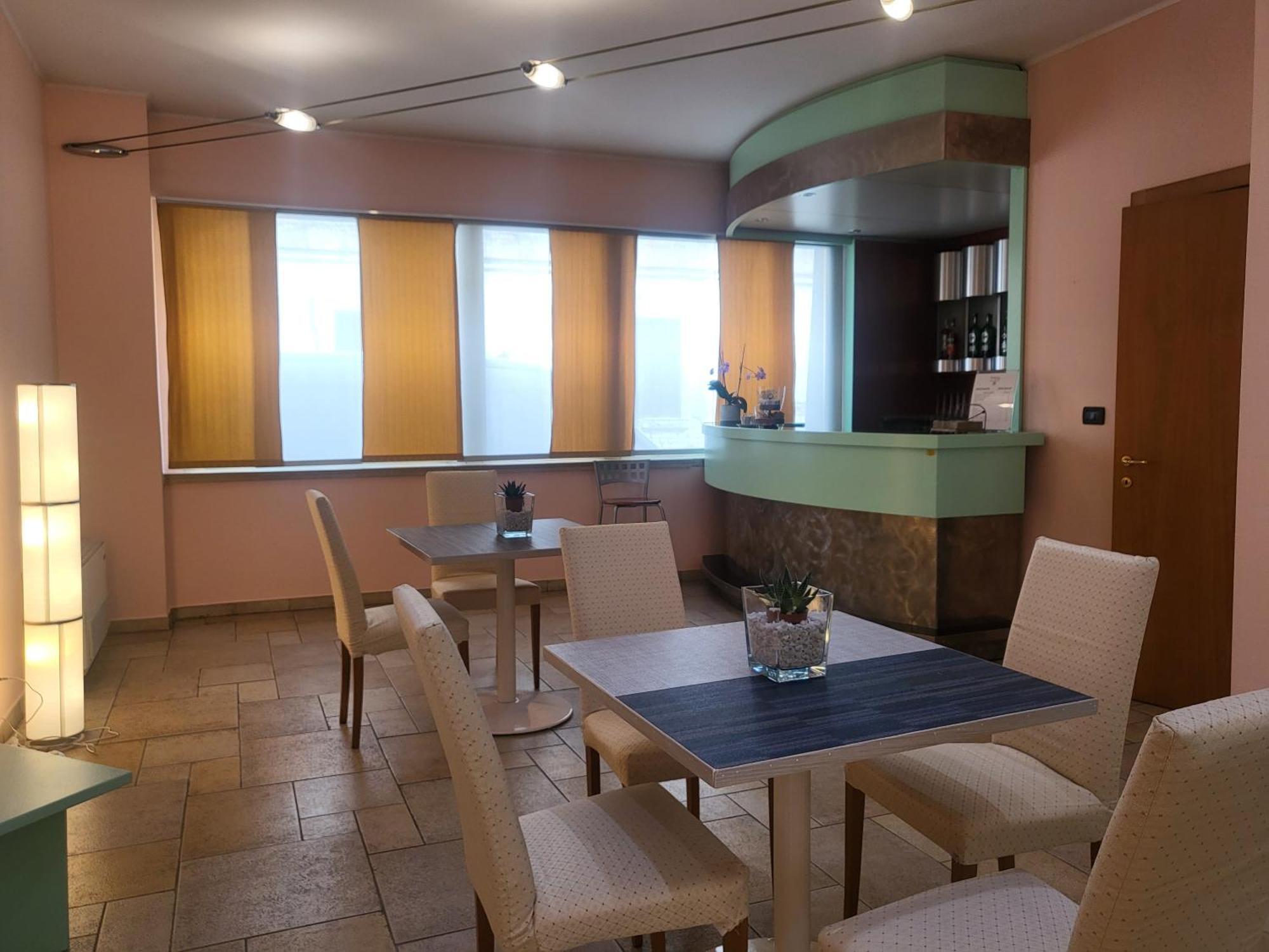 Hotel Lux Alessandria Exterior photo