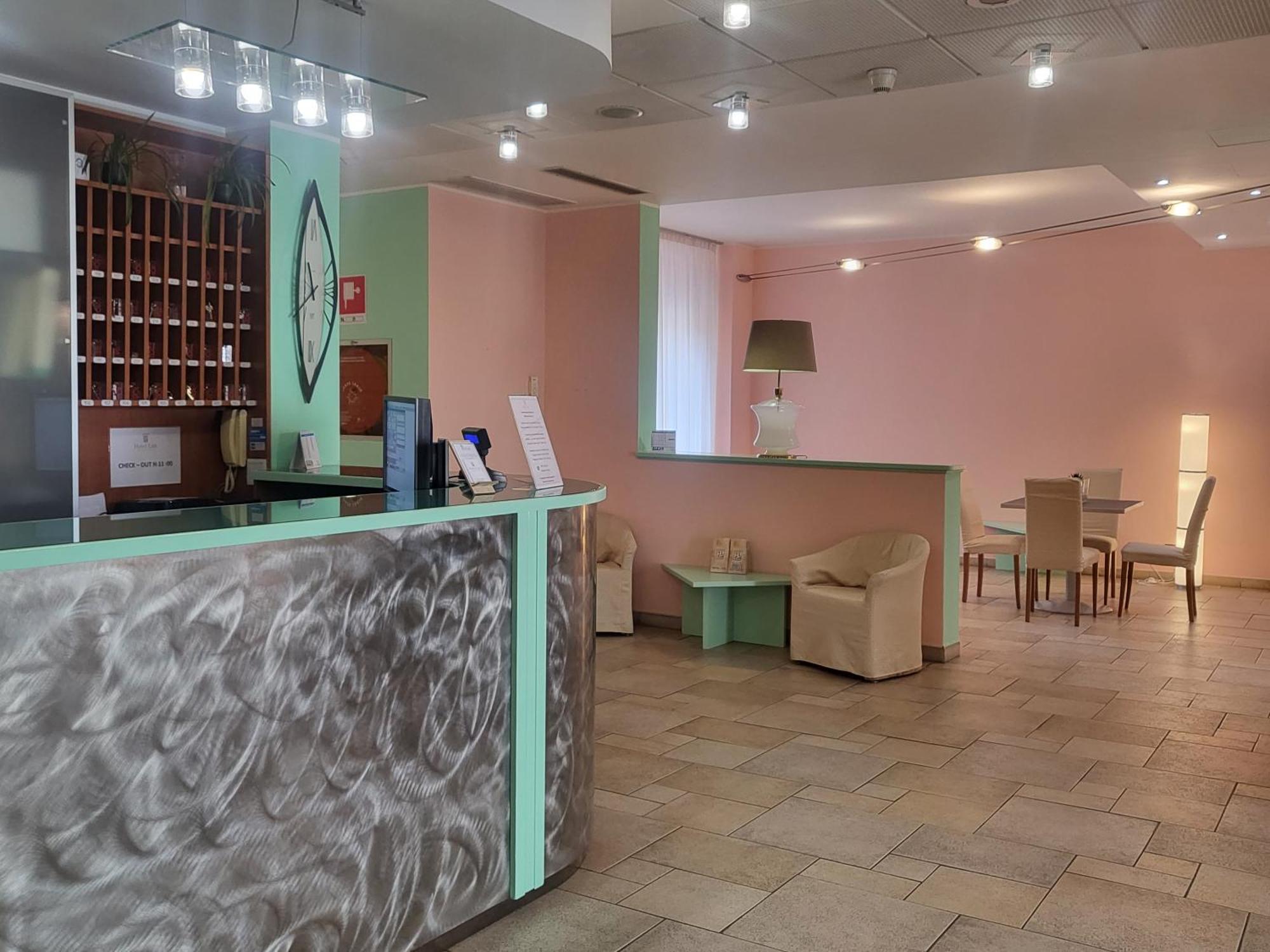 Hotel Lux Alessandria Exterior photo