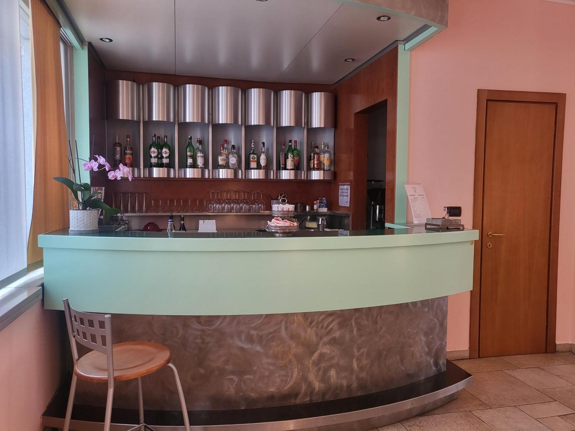 Hotel Lux Alessandria Exterior photo