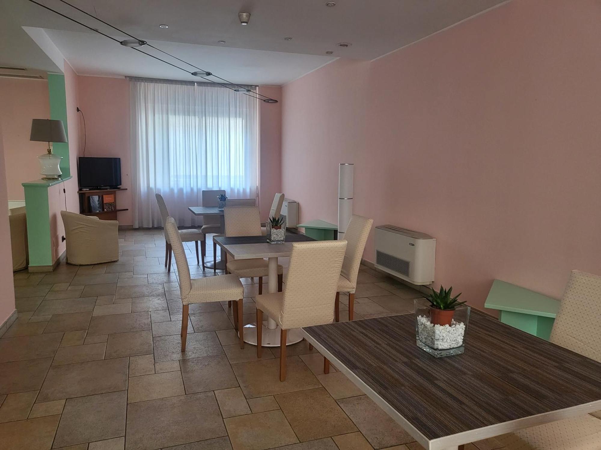 Hotel Lux Alessandria Exterior photo