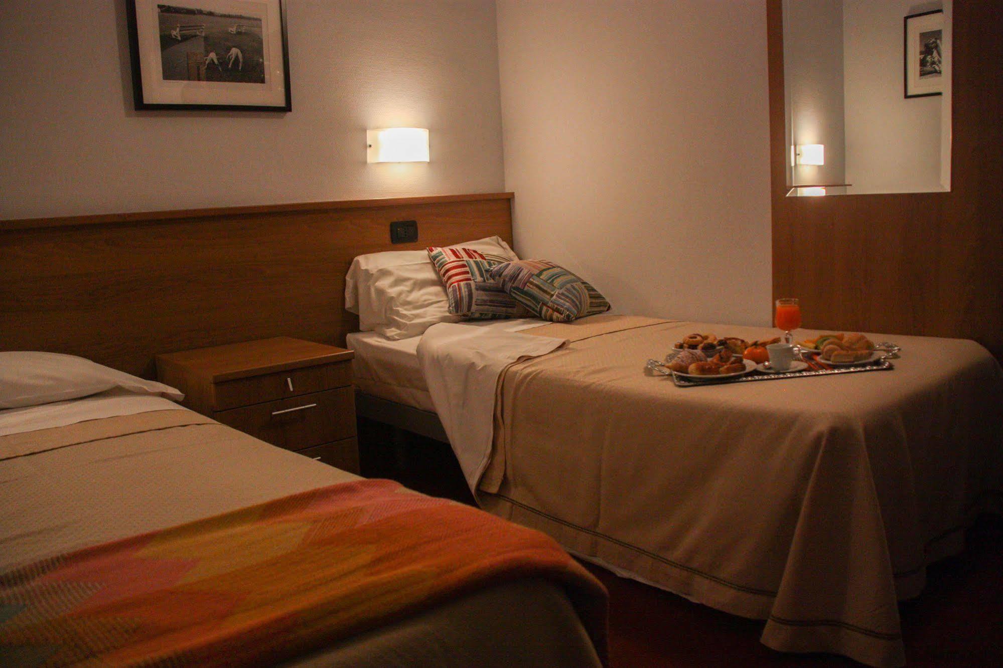 Hotel Lux Alessandria Exterior photo
