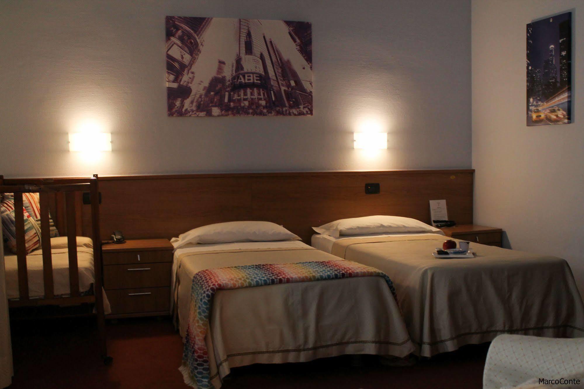 Hotel Lux Alessandria Exterior photo