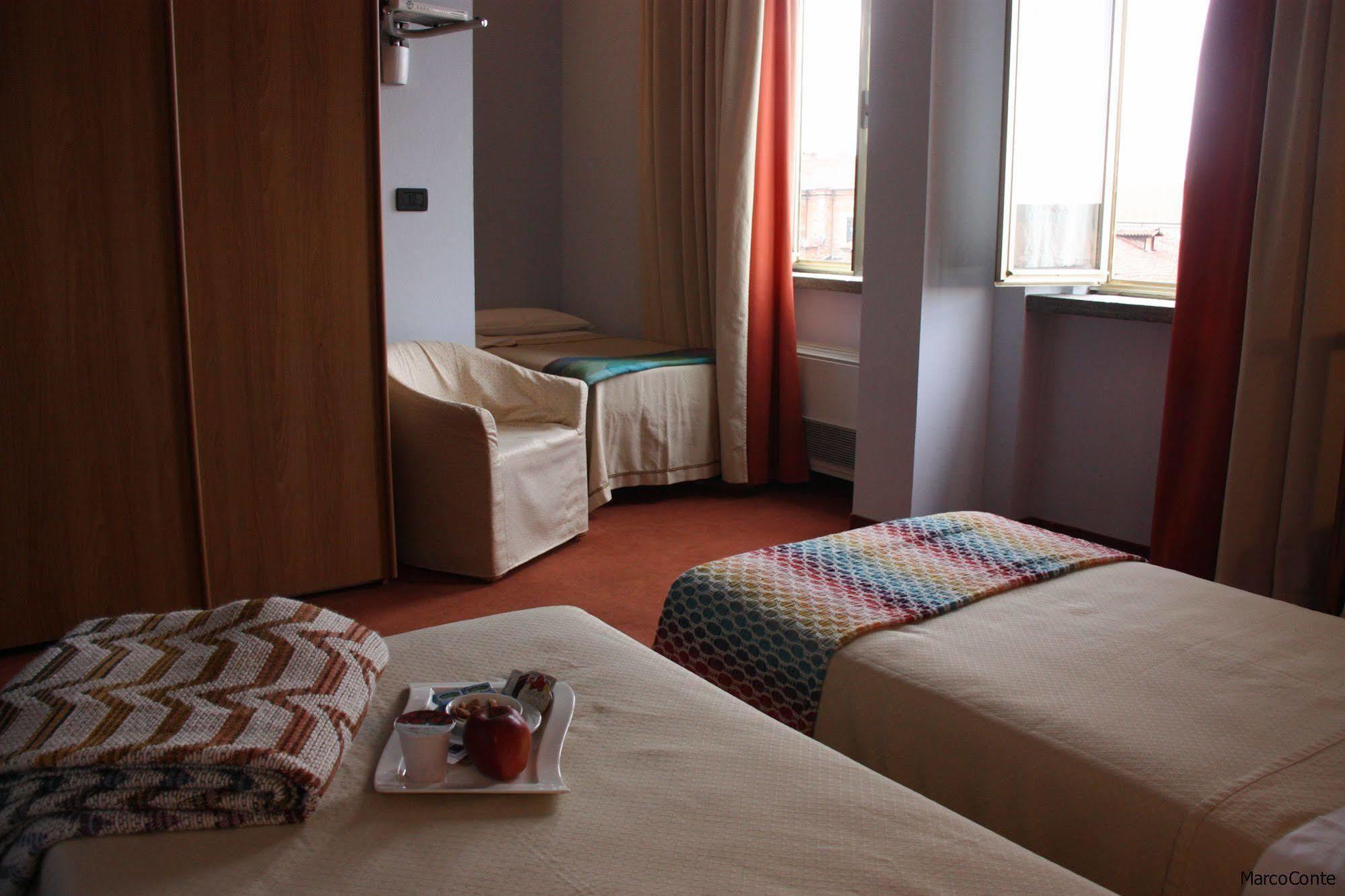 Hotel Lux Alessandria Exterior photo