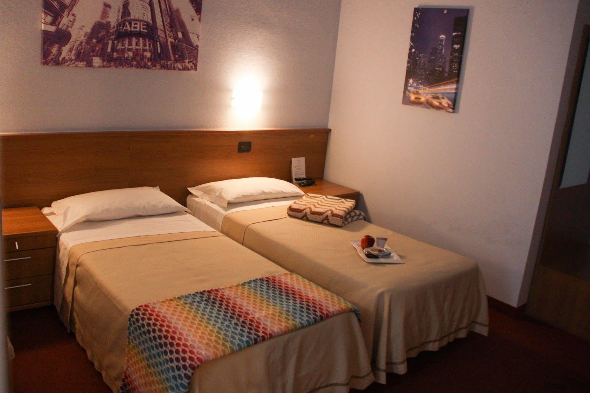 Hotel Lux Alessandria Exterior photo