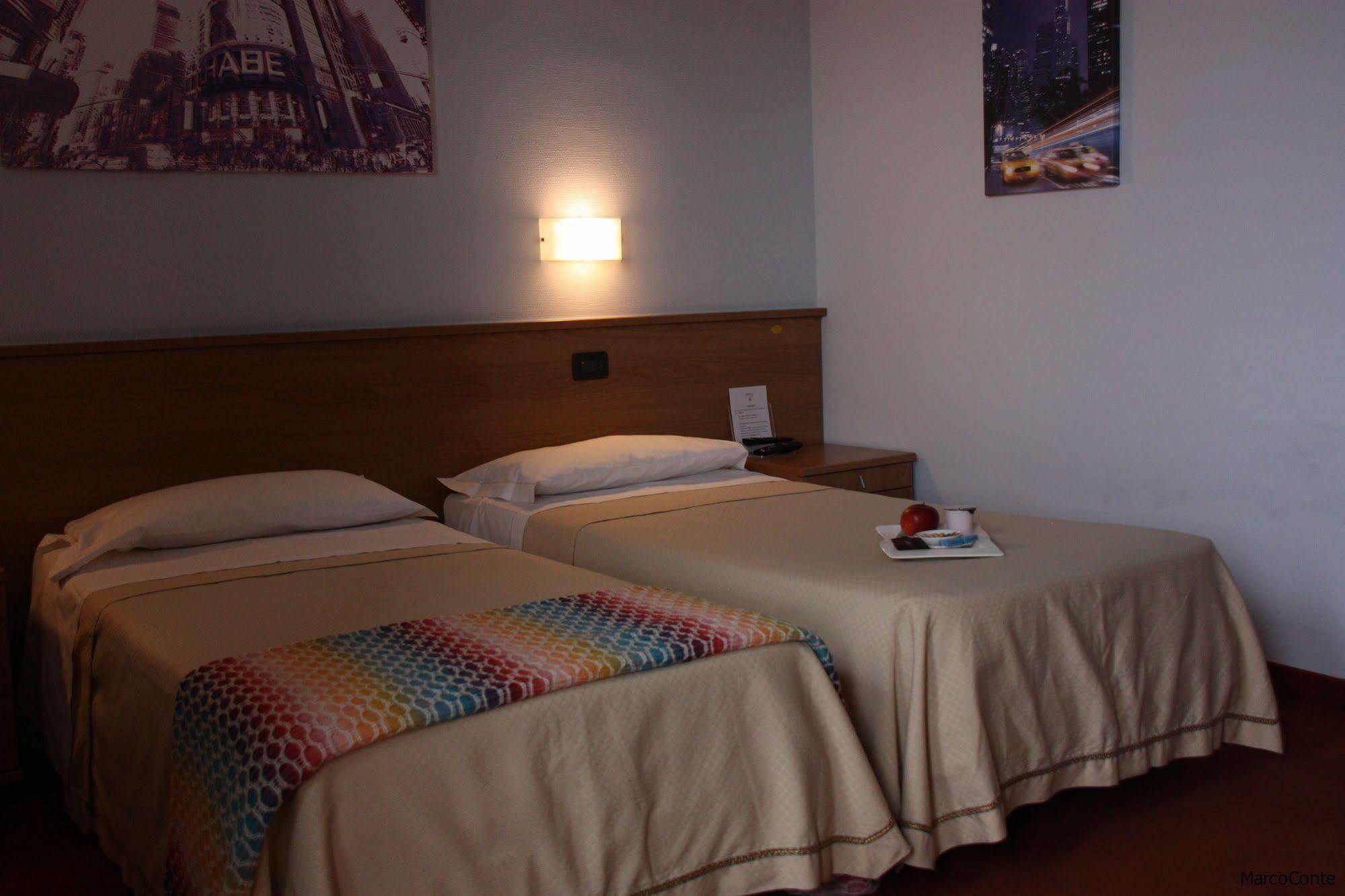 Hotel Lux Alessandria Exterior photo